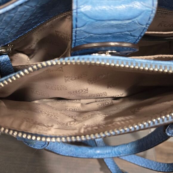🐢 Michael Kors Kellen Embossed Leather Satchel Crossbody Sky Blue EC - Picture 10 of 17
